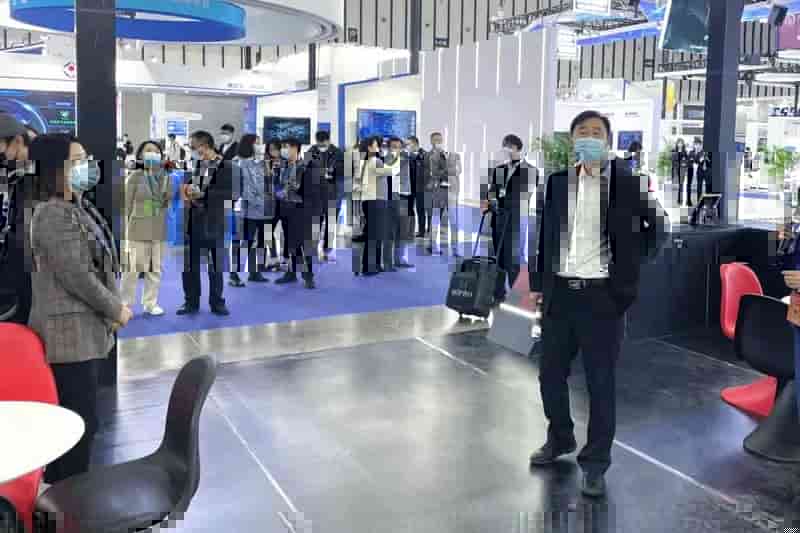 江苏省工信厅副厅长池宇莅临天洑软件展台