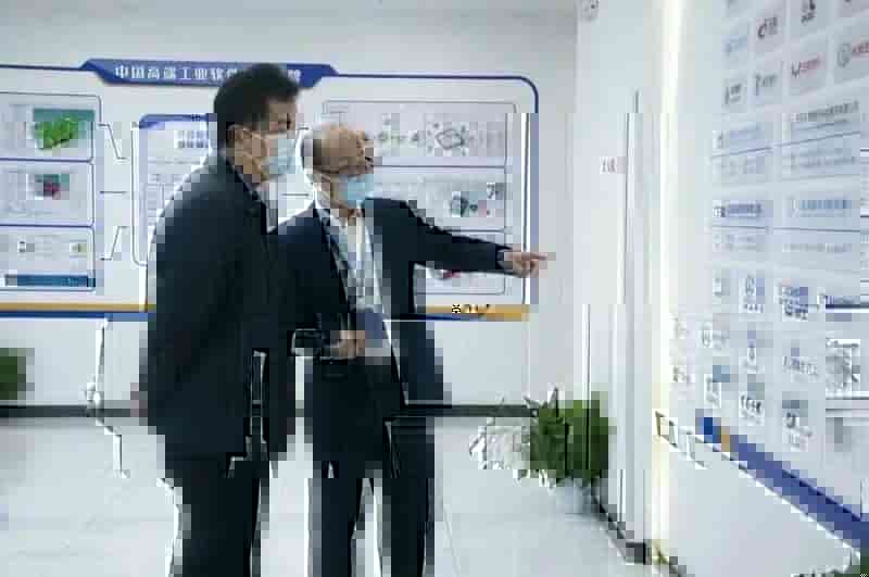 东湖高新区管委会主任张勇强一行莅临开目公司考察调研